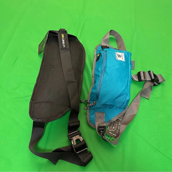 $36 for 2 pic  New cross-body Bag / Hiking Bag / Shoulder Bag / Running Bag - Picture 5 of 5
